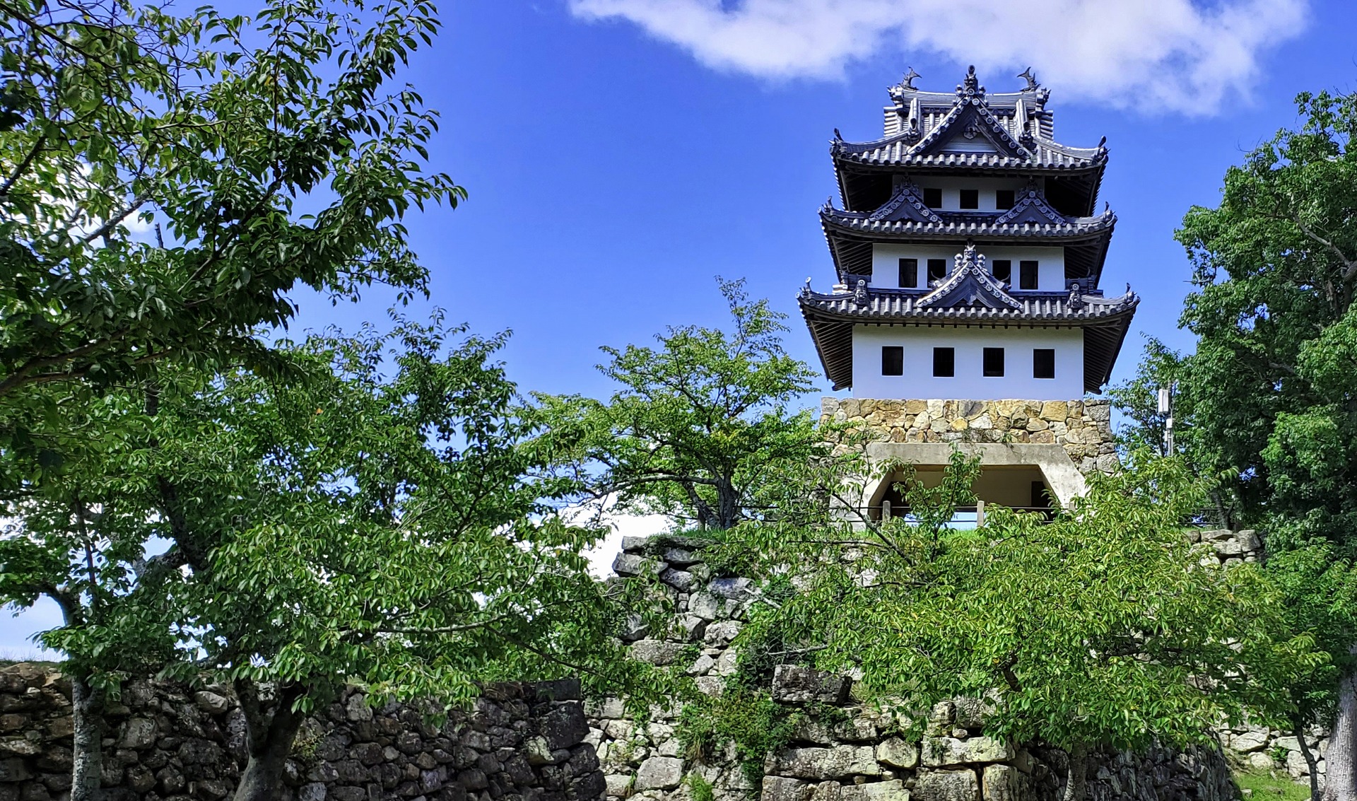 洲本城（現行サイトのキービジュアル）